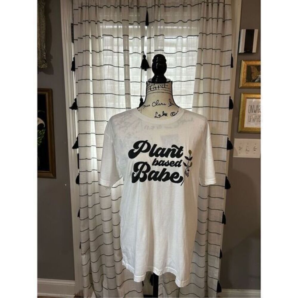 Plant Based Babe Tee Shirt Women’s Size Large